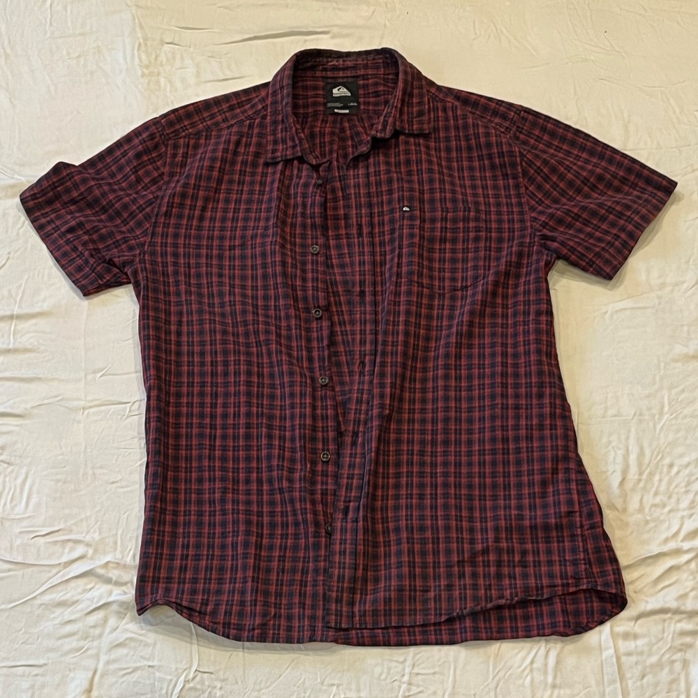 Quiksilver modern style cotton button up shirt